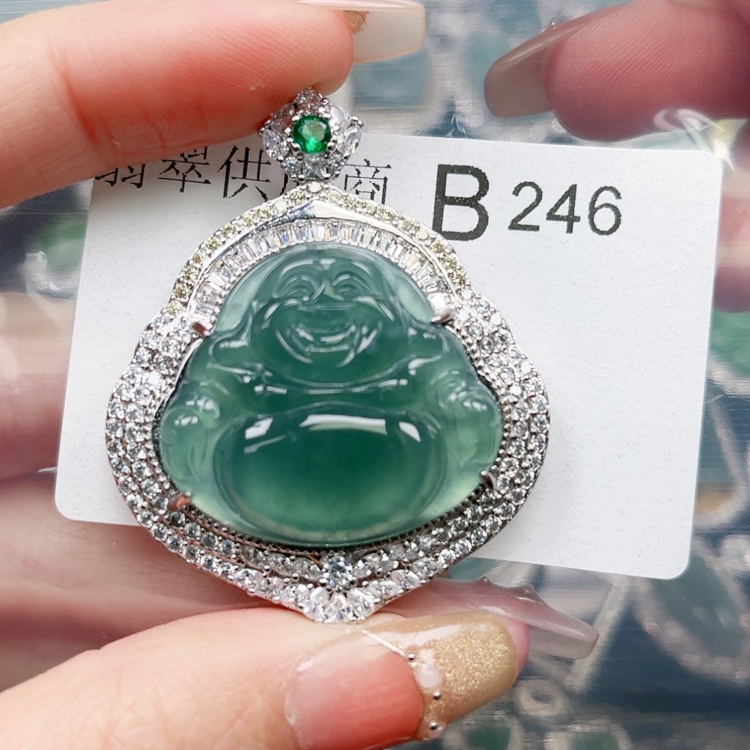 翡翠颈饰未镶嵌翡翠246