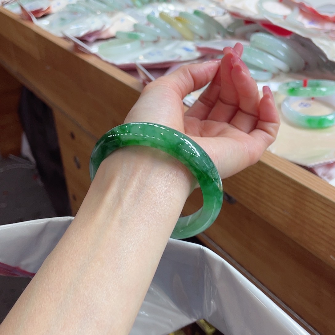 翡翠手镯未镶嵌180 号链接