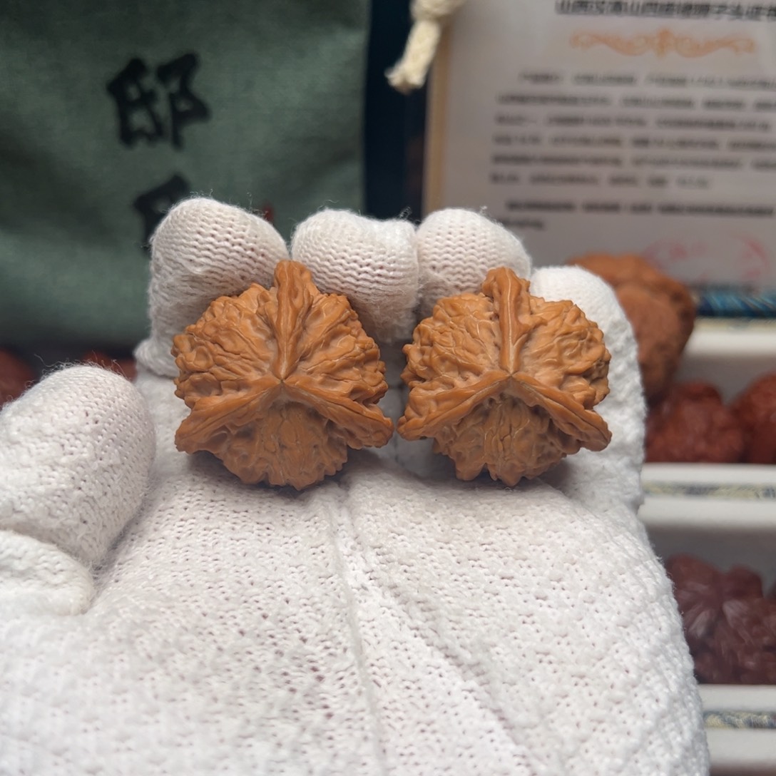 文玩核桃把件盘山三棱35