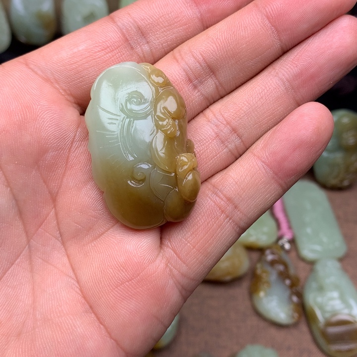 爱***宝和田玉（糖玉）未镶嵌颈饰