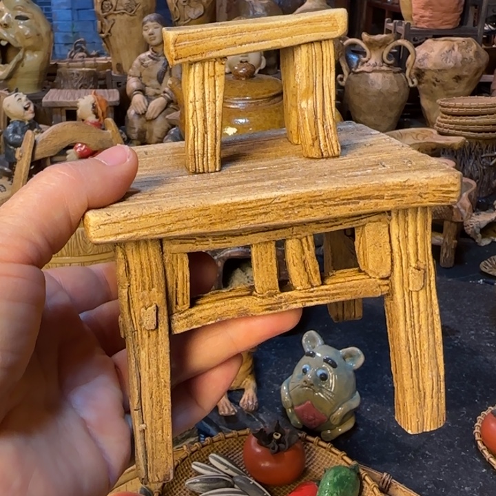 q***庆手工雕刻陶瓷摆件