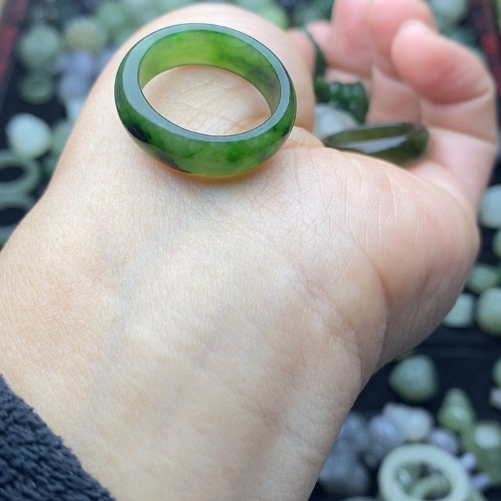 Z***w和田玉未镶嵌颈饰