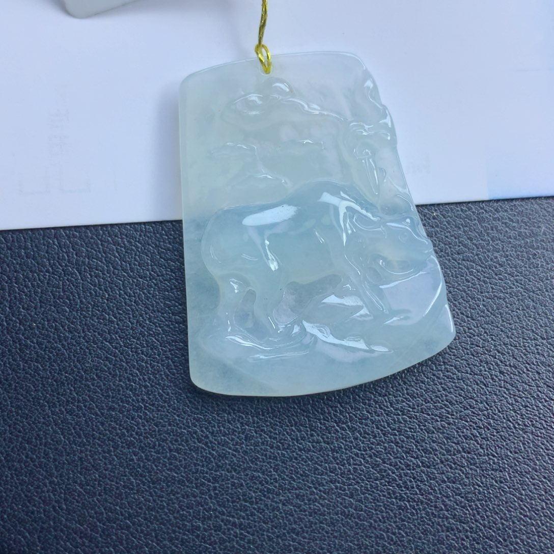 翡翠颈饰未镶嵌蕾***?牛