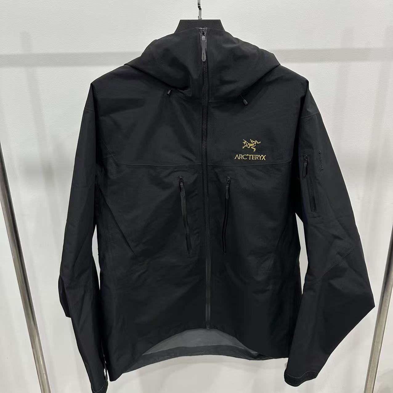 99新 ARC'TERYX/始祖鸟 黑金系列连帽冲锋衣/XL码