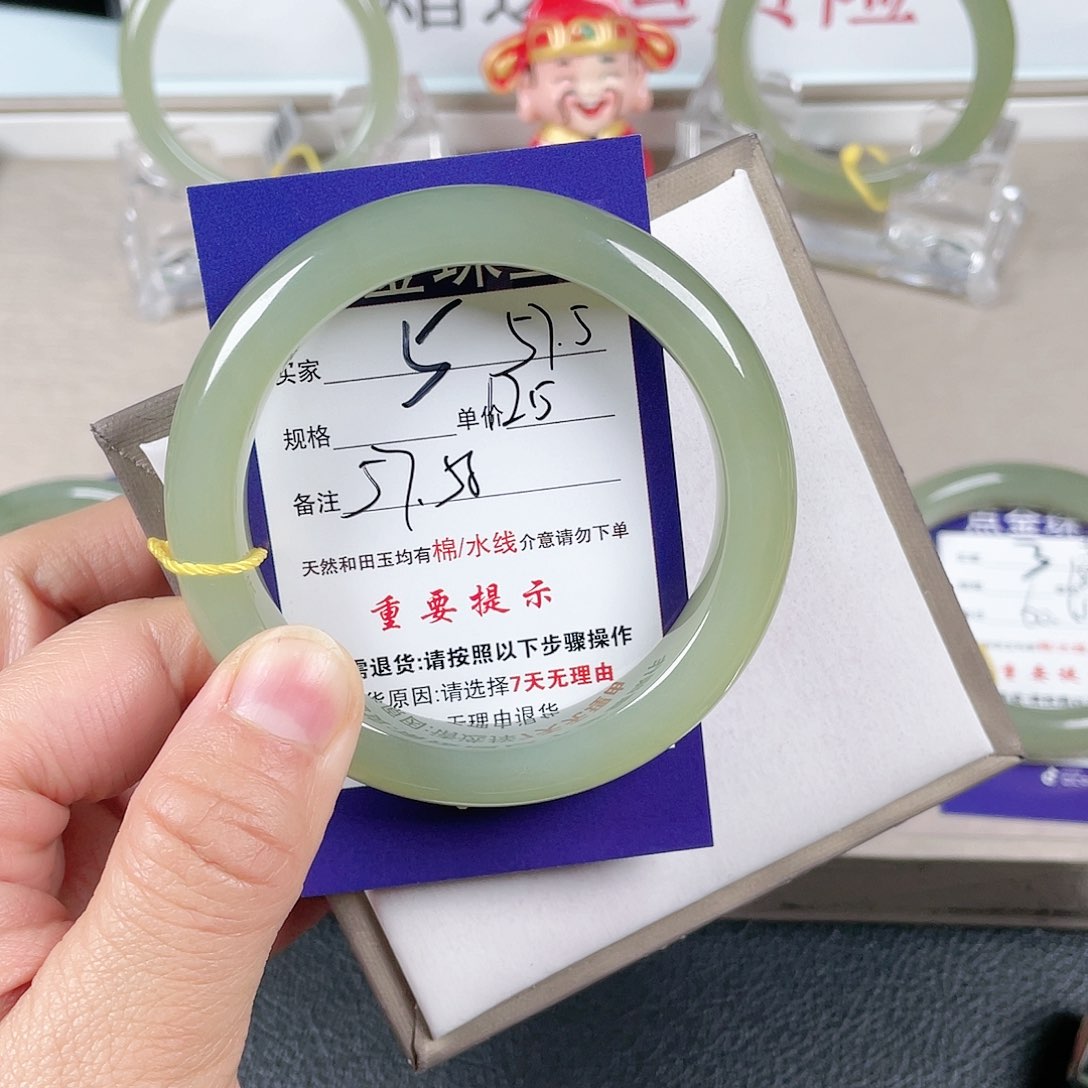 和田玉手镯未镶嵌