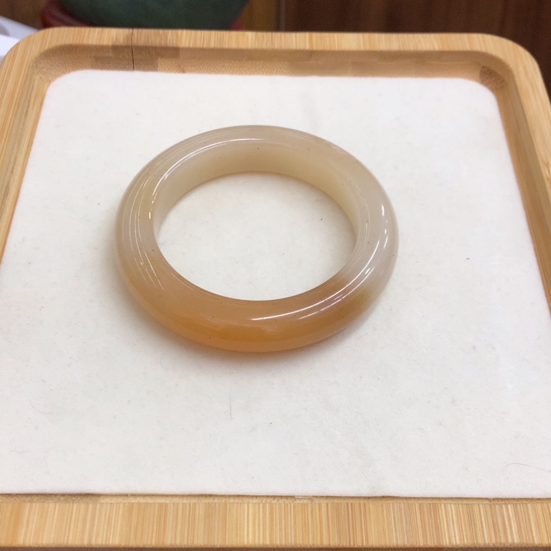 石英质玉未镶嵌手镯