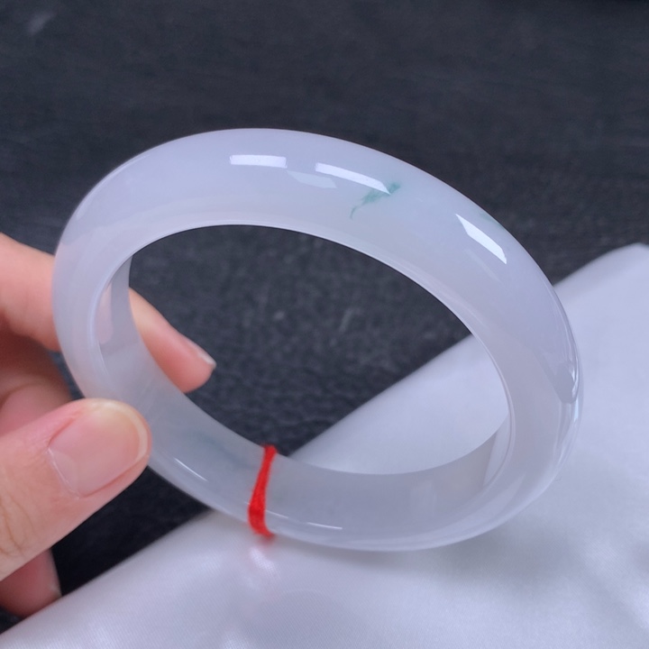 翡翠未镶嵌手镯  