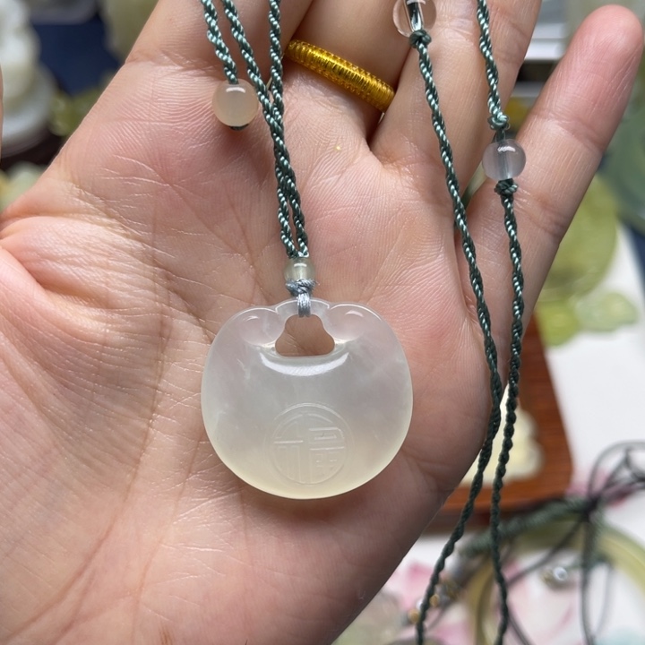 蛇纹石玉未镶嵌吊坠