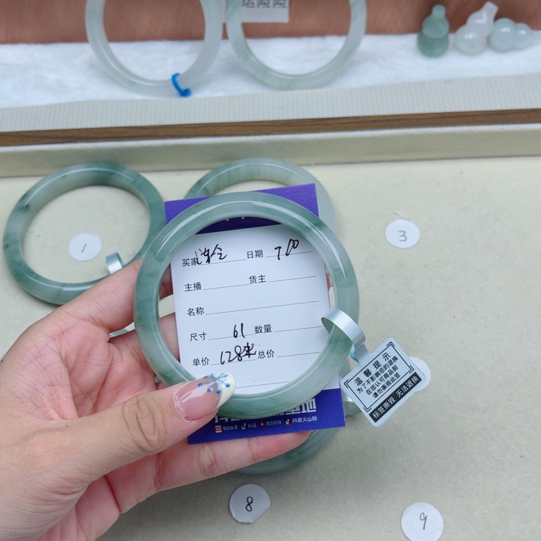 石英质玉手镯未镶嵌