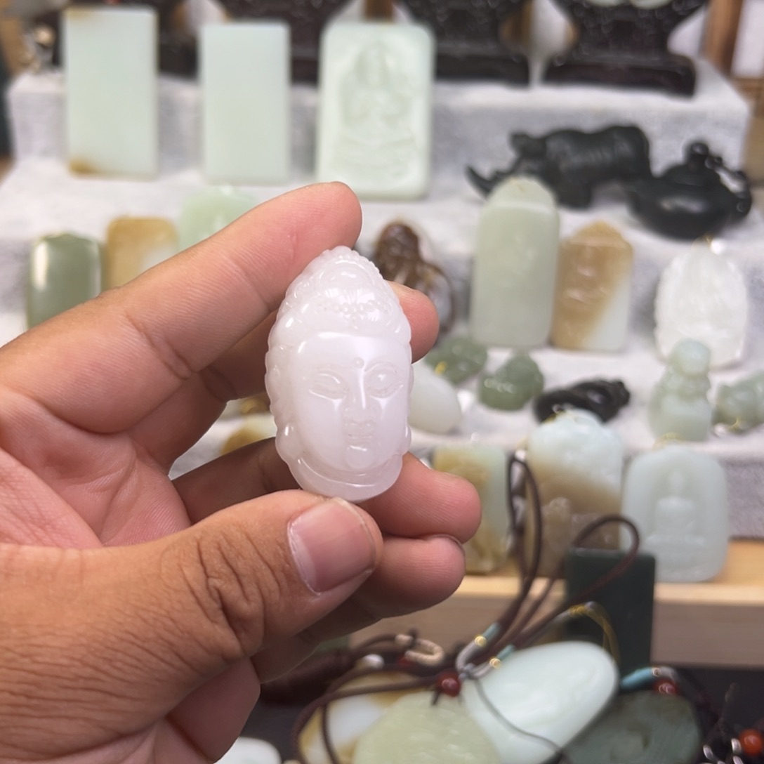 石英质玉（金丝玉）颈饰未镶嵌继**命