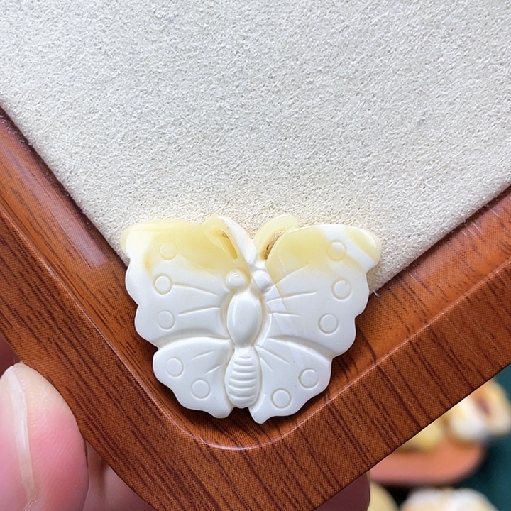 琥珀裸石未镶嵌蜜蜡