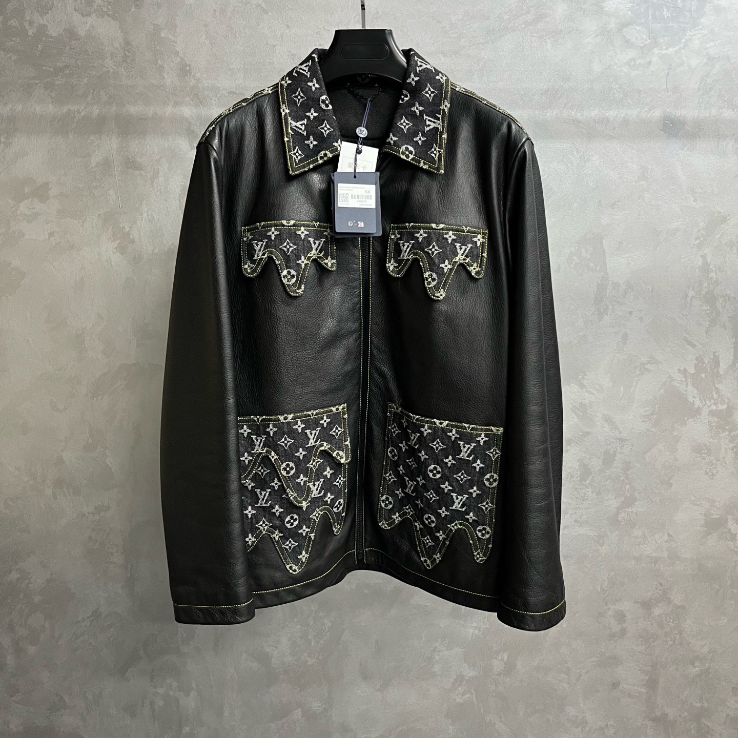 louis vuitton 黑色logo老花口袋拼接皮衣/50 