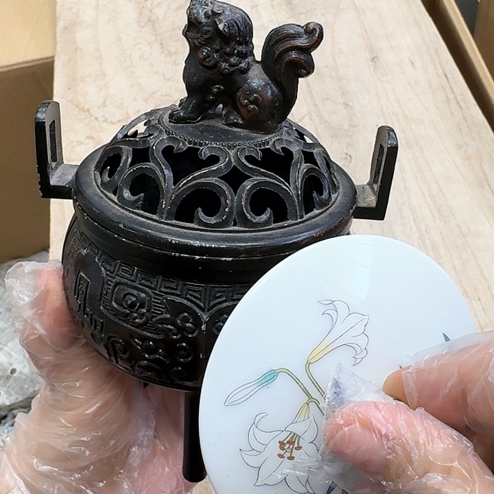 瓷片瓷器。           