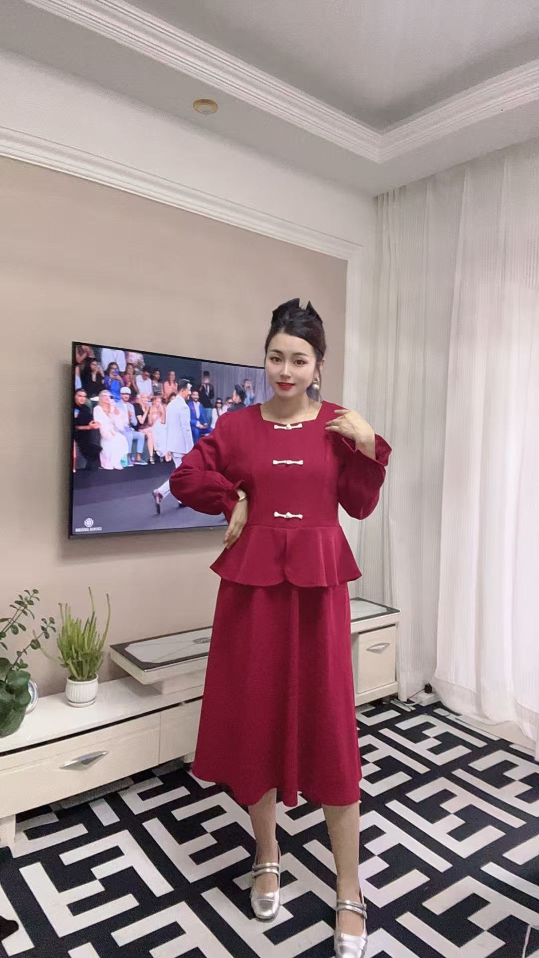 圆领盘扣拼接长袖上衣+半身裙秋冬新款大码女装显瘦两件套