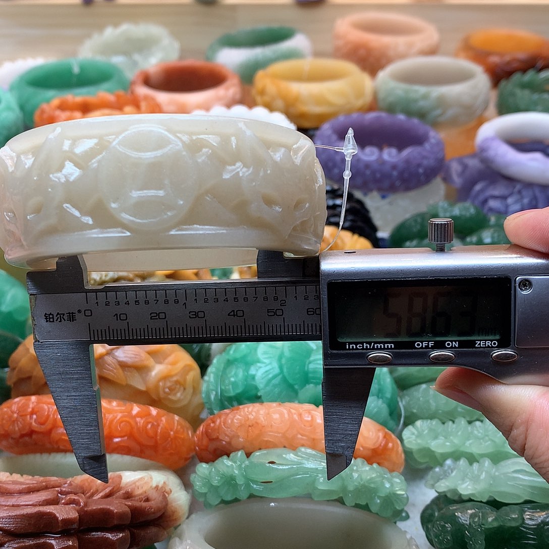 未镶嵌手镯石英质玉