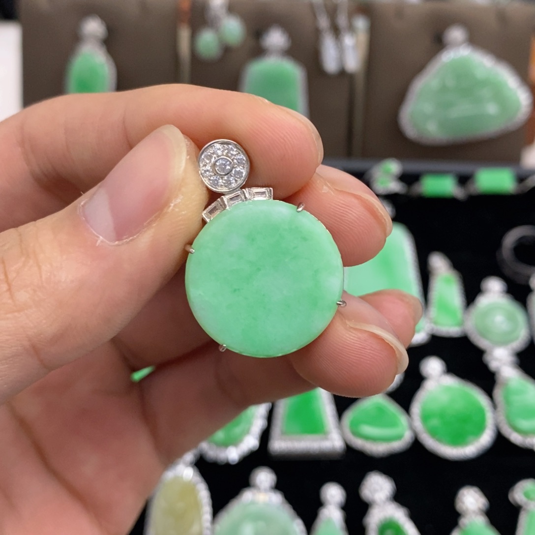 翡翠颈饰银S925镶嵌天然翡翠