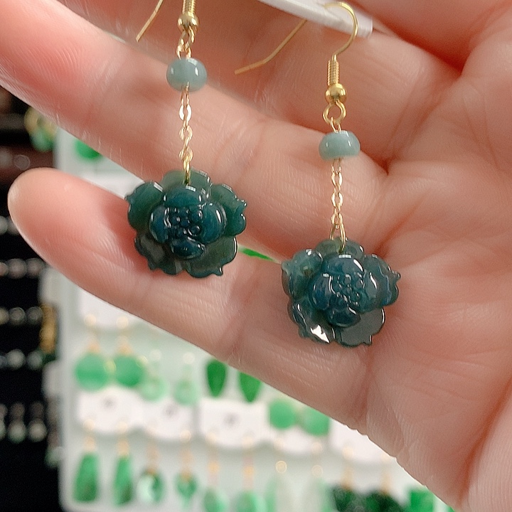 翡翠耳饰未镶嵌翡翠