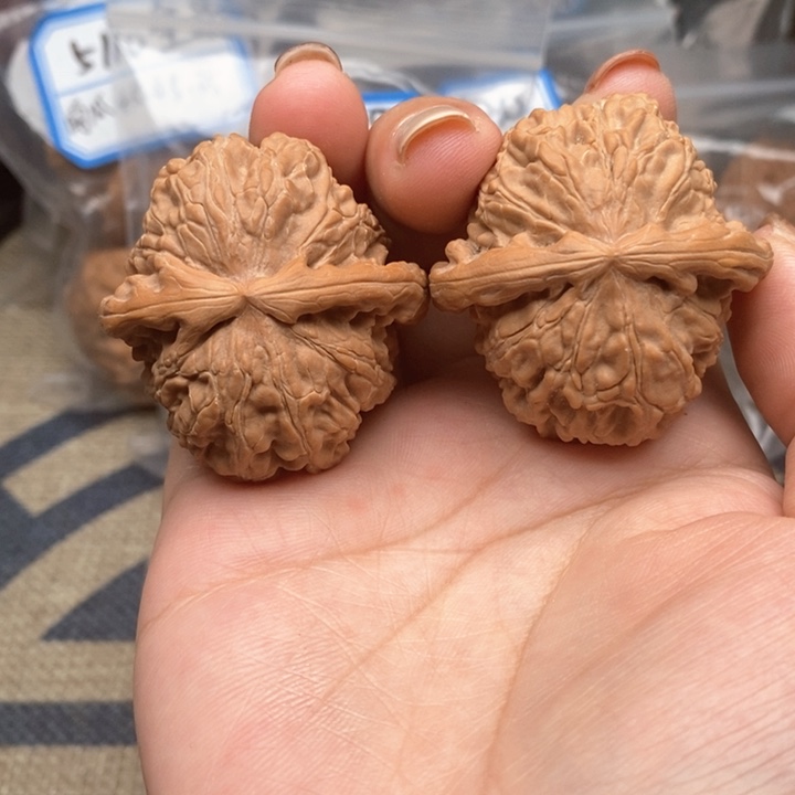 猴头核桃吊坠1118号白狮子40.42.31