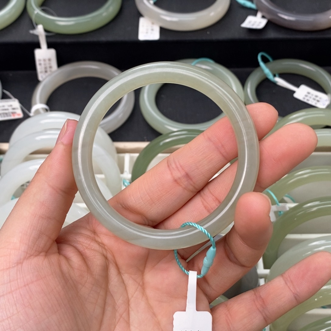 和田玉手镯未镶嵌54.55