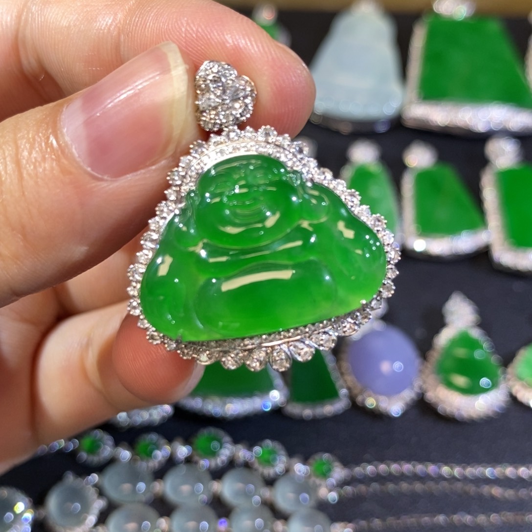 翡翠18K金镶嵌颈饰