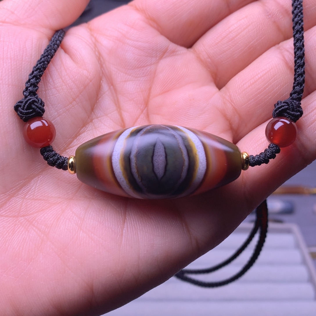 8***士玛瑙/玉髓未镶嵌珠宝奇石