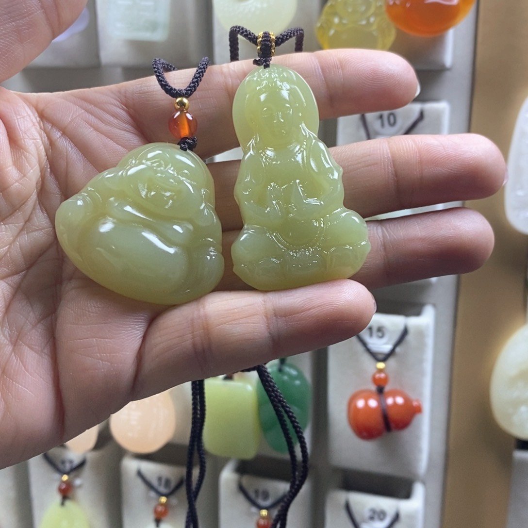 颈饰未镶嵌石英质玉（金丝玉）华*