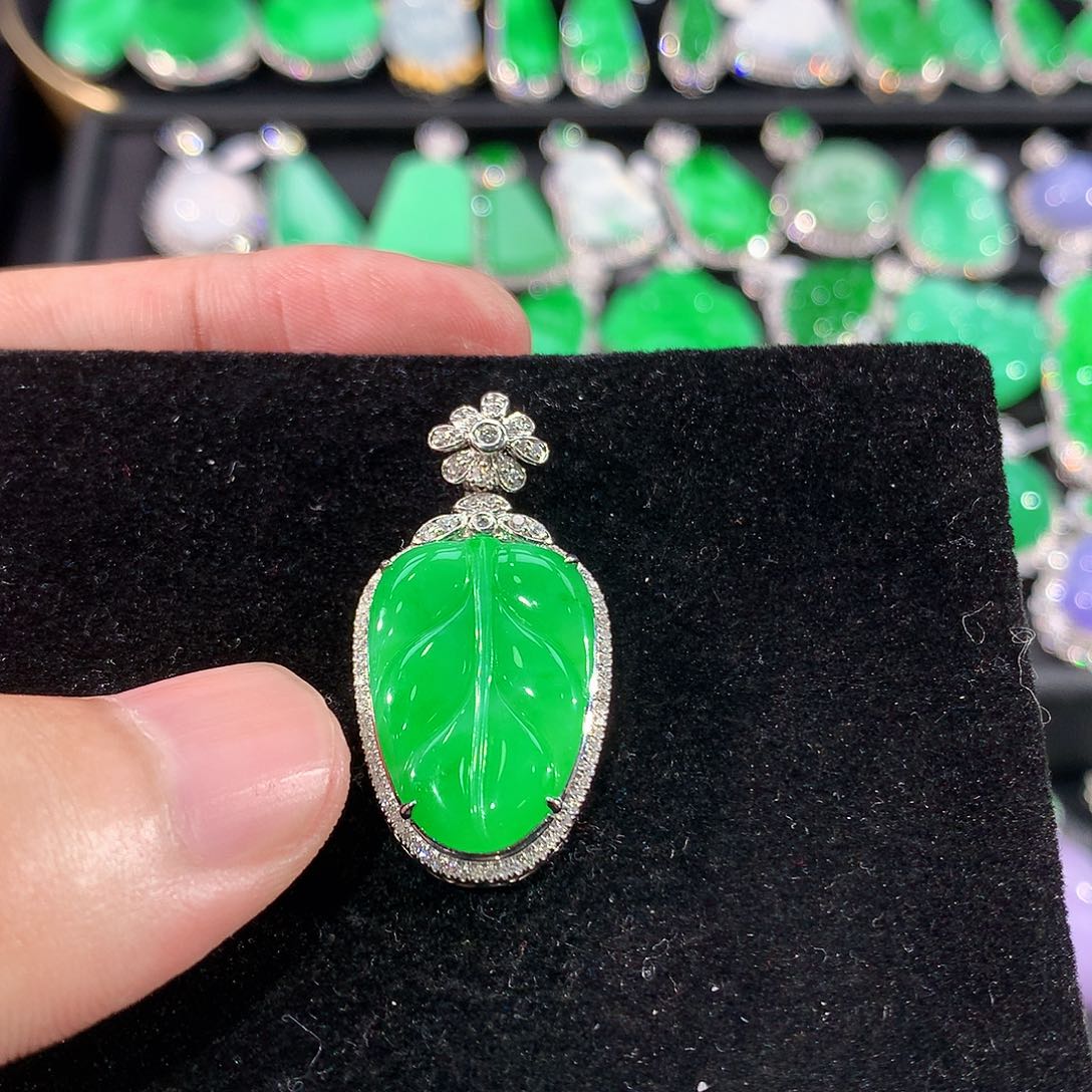 翡翠18K金镶嵌颈饰