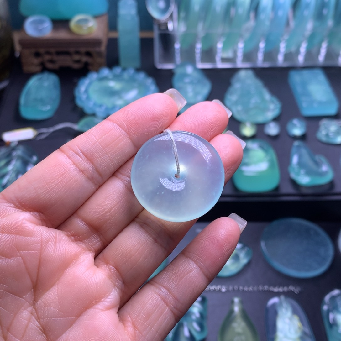 蛇纹石玉吊坠未镶嵌