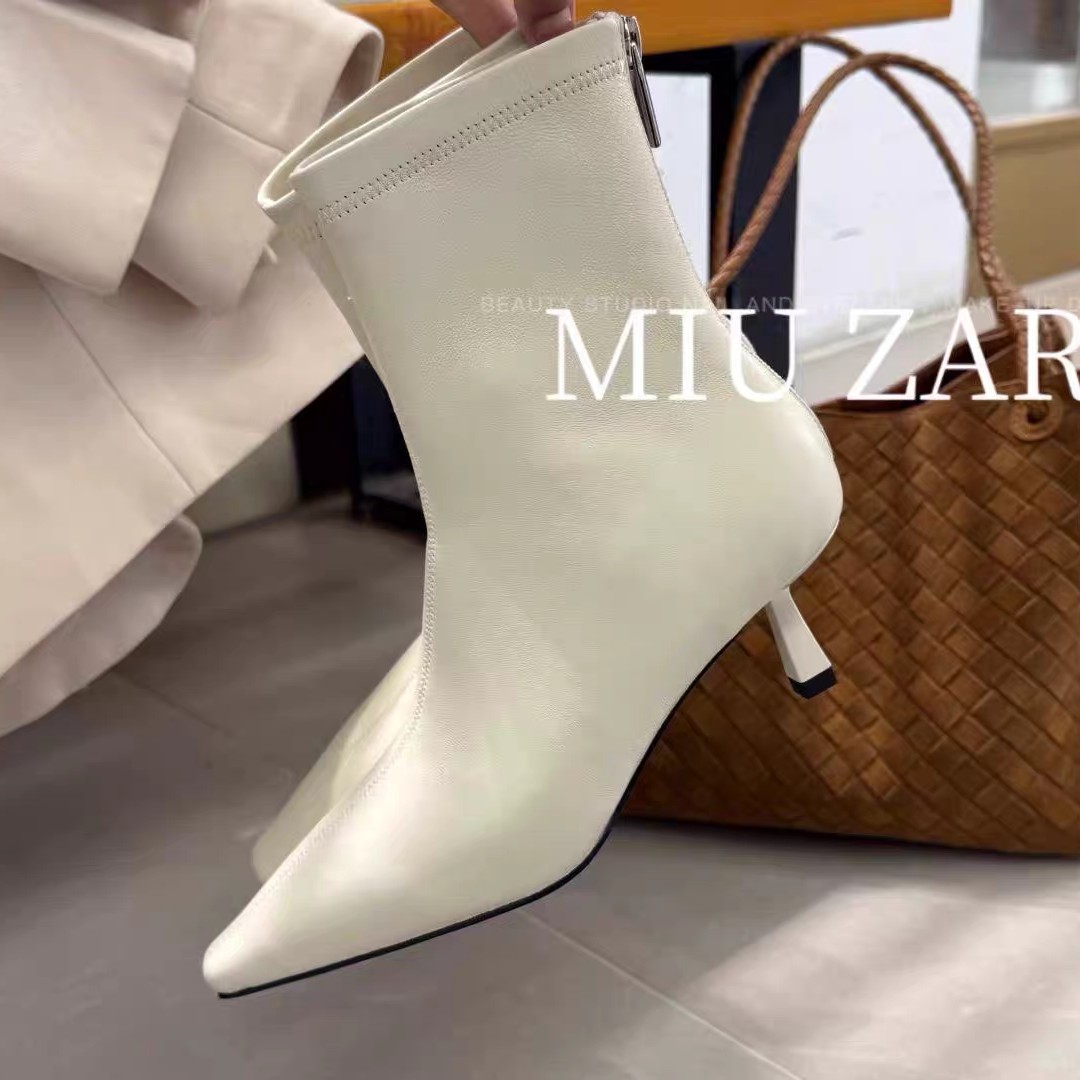 妙莎MIUZAR欧洲站女靴2025秋冬羊皮尖头细跟短靴真皮弹力靴时装靴