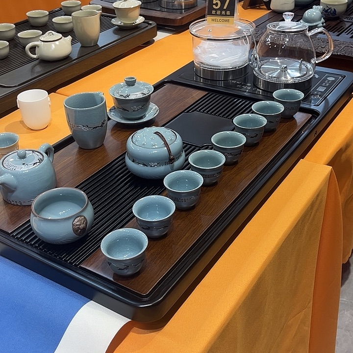 茶盘的形状也非常独特与独特