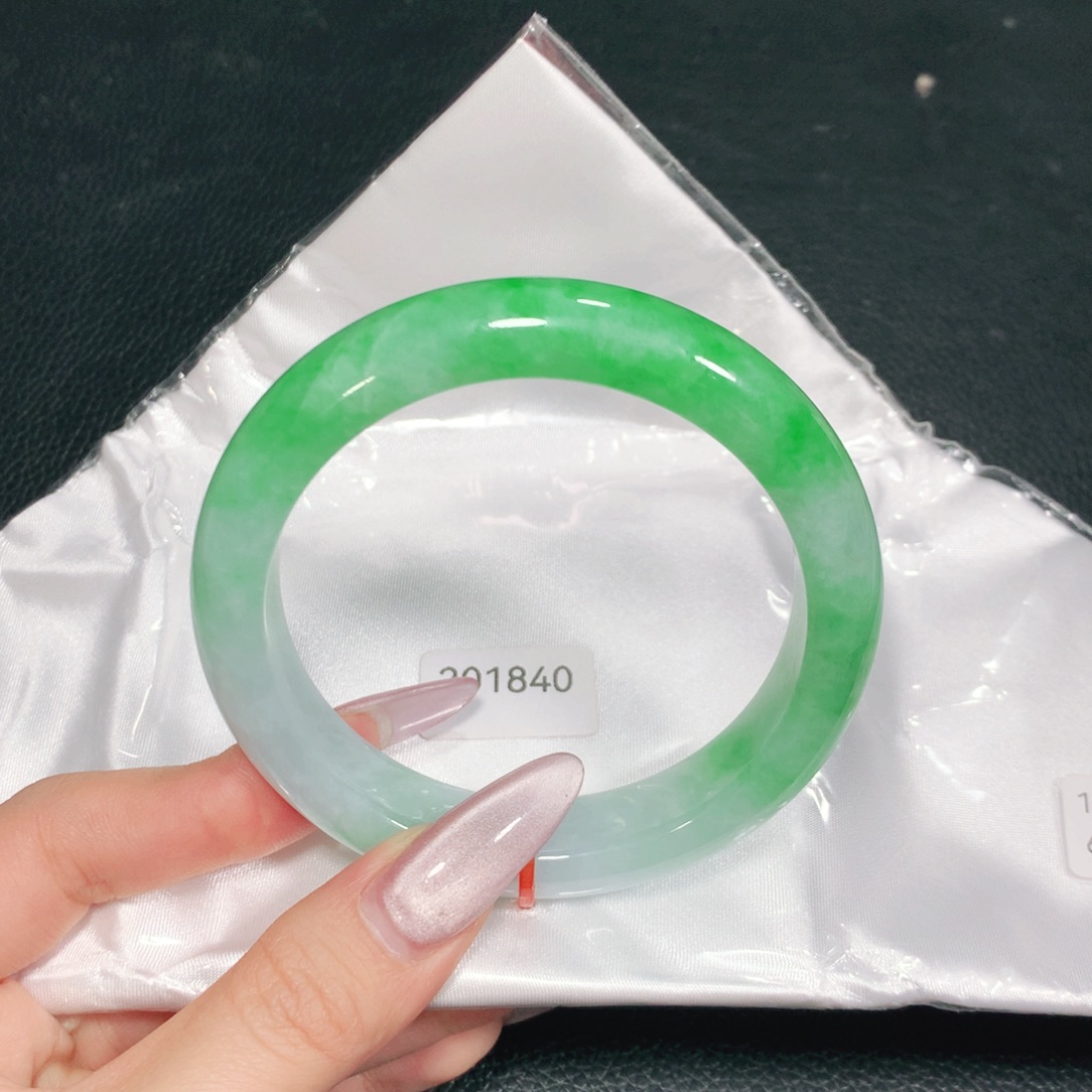 翡翠未镶嵌手镯天然翡翠手镯04