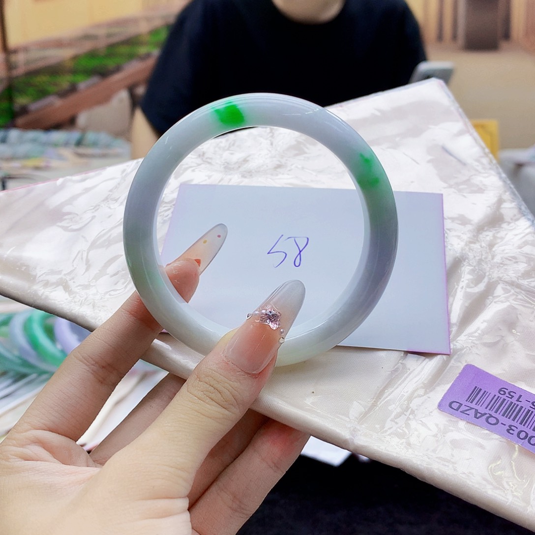 翡翠手镯未镶嵌789009000099……….