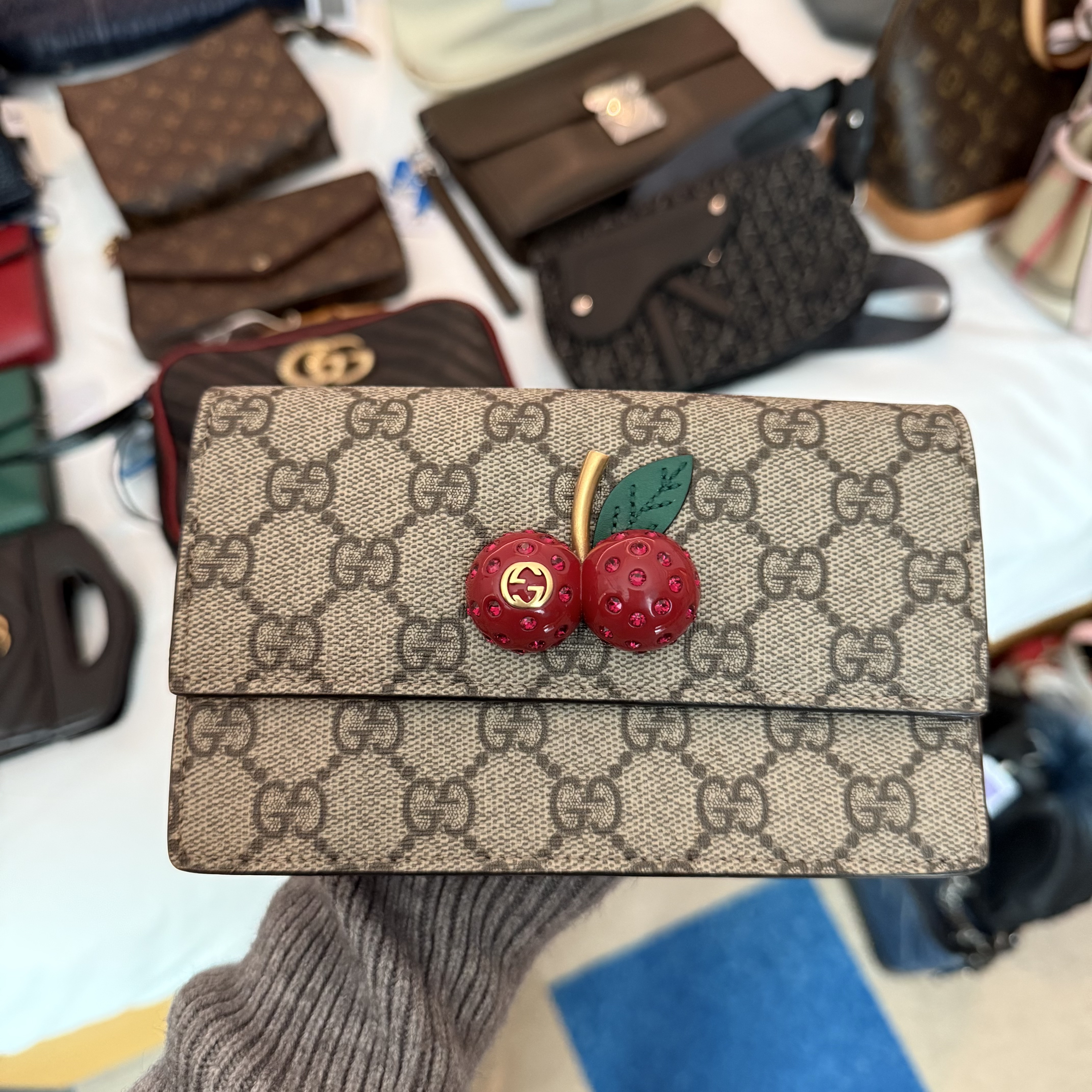 95新 GUCCI/古驰 老花樱桃酒神woc斜跨包/龙龙在包展