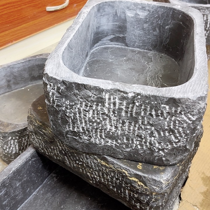 灰姑娘食材和贵州青石打造而