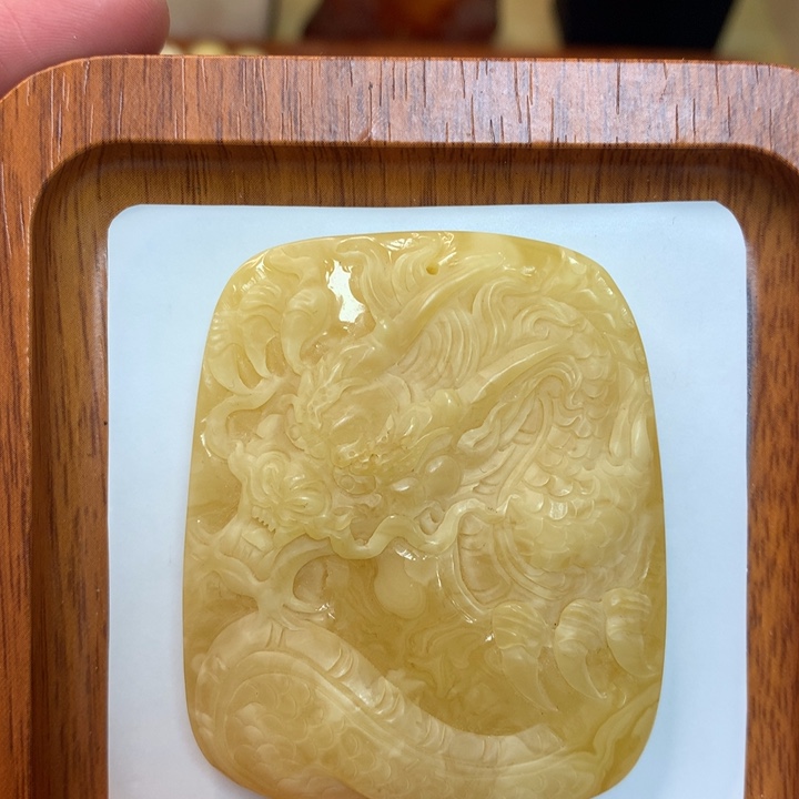 【闪购商品】琥珀珠宝奇石未镶嵌34克满蜡龙牌