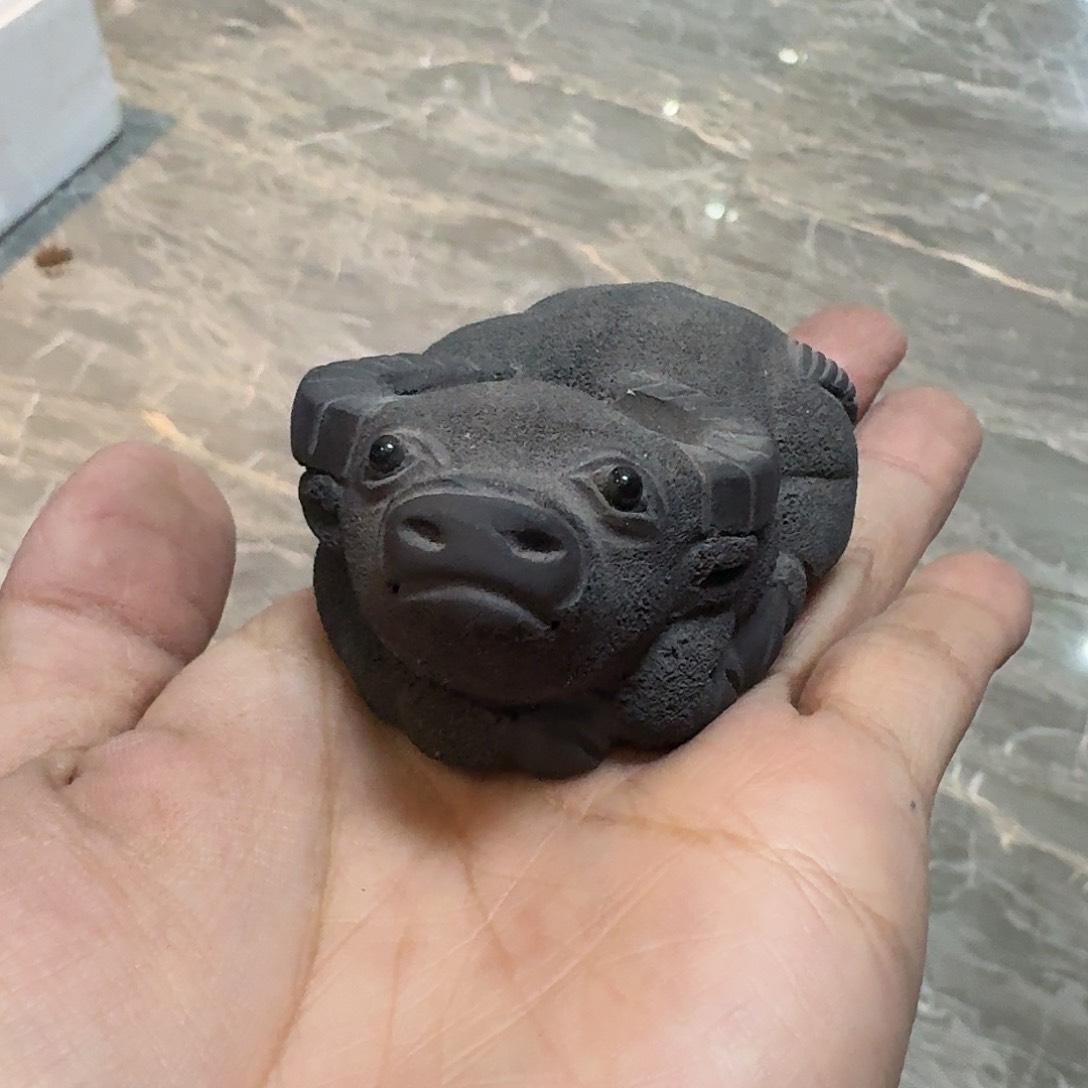 紫砂茶宠超级大黑牛