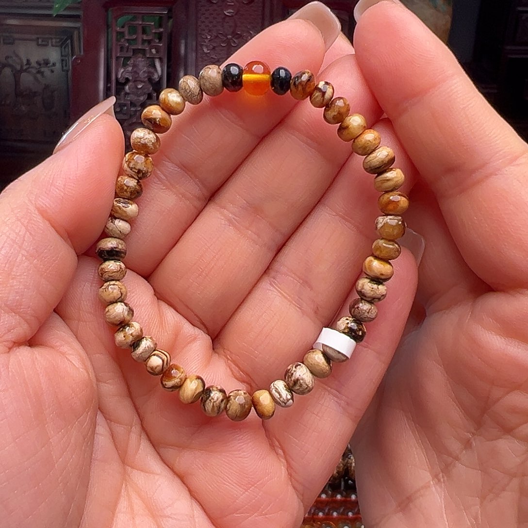 琥珀裸石未镶嵌抚顺琥珀30457-2。