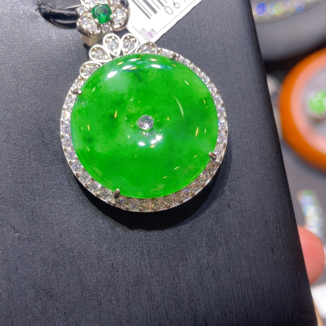 翡翠未镶嵌颈饰吊坠