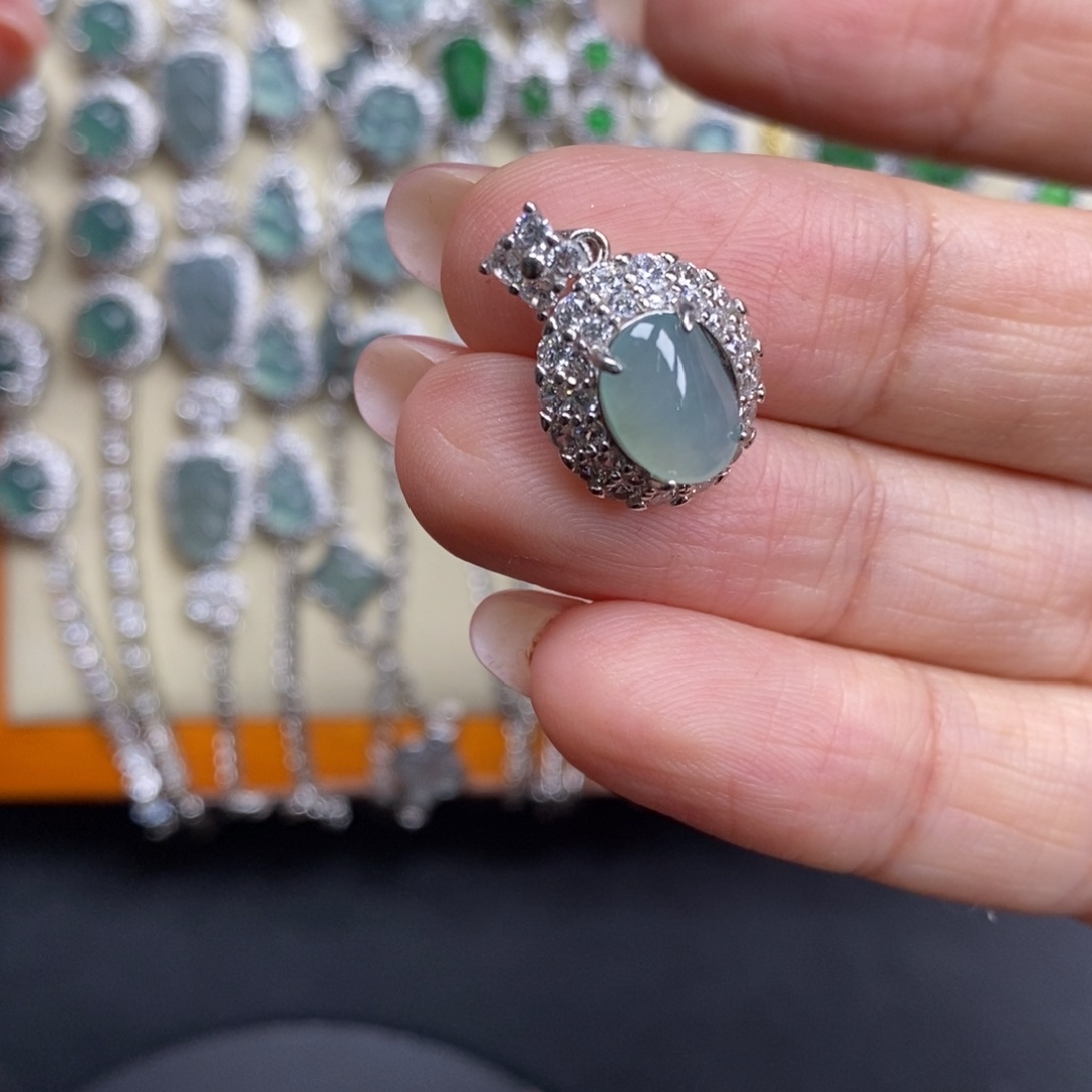 翡翠颈饰未镶嵌翡翠