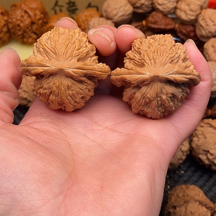 大***岸文玩核桃吊坠虎头全品