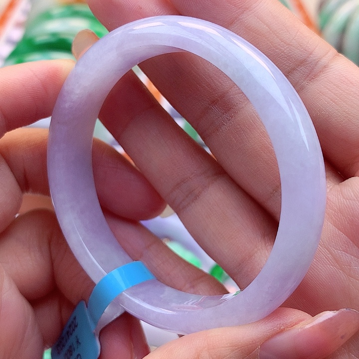 翡翠手镯未镶嵌翡翠