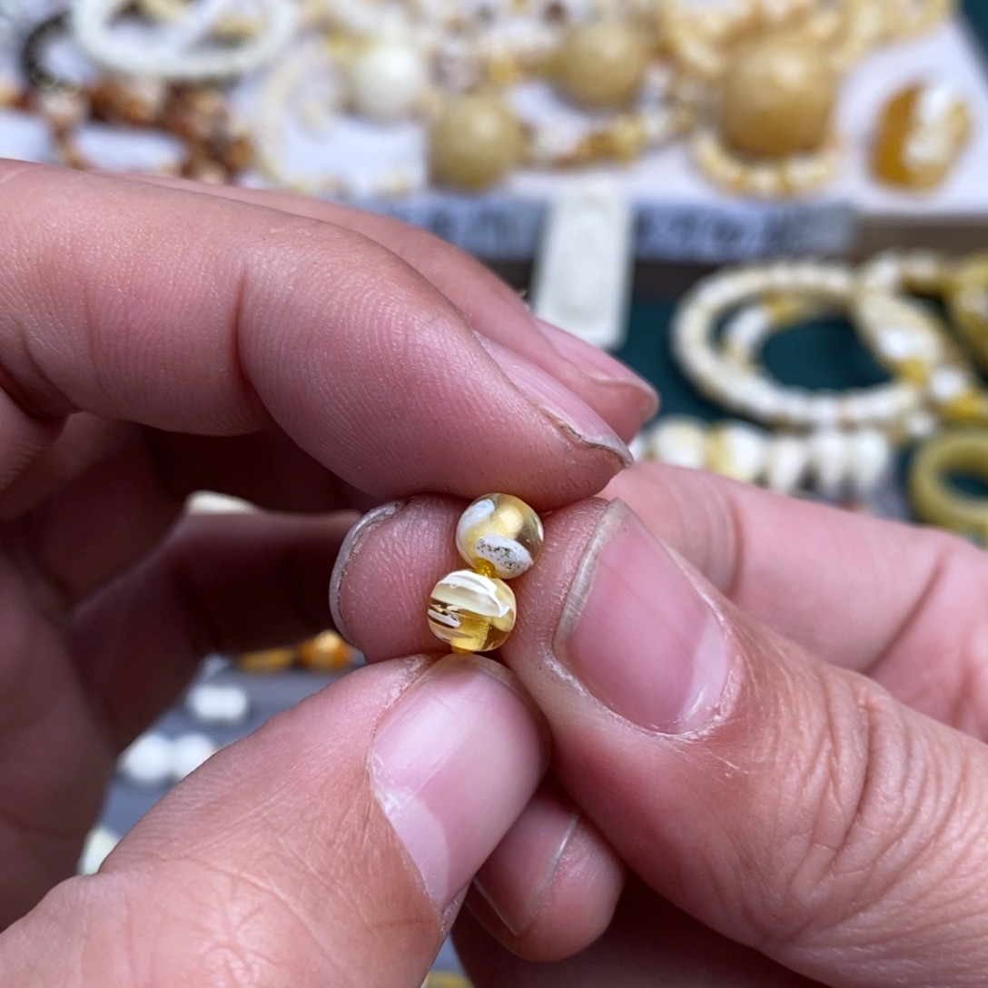 琥珀裸石未镶嵌东*。6.2mm金瓷白