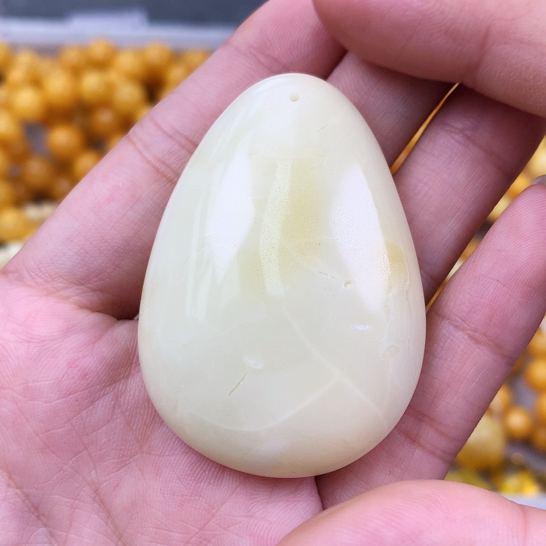 未镶嵌琥珀珠宝奇石