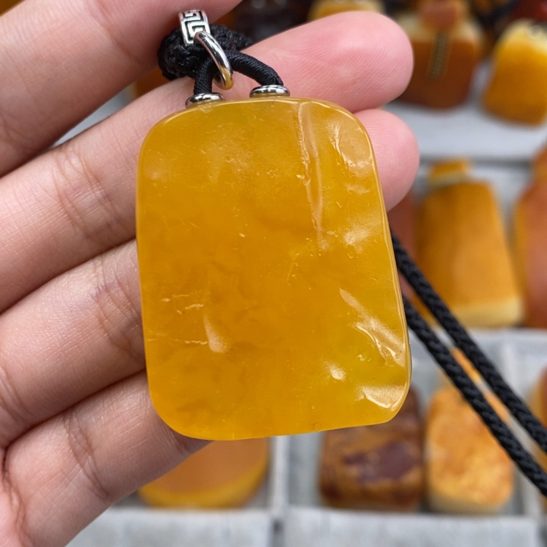 琥珀吊坠(赠链)未镶嵌