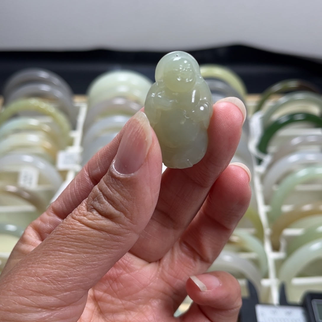 和田玉未镶嵌吊坠(赠链)