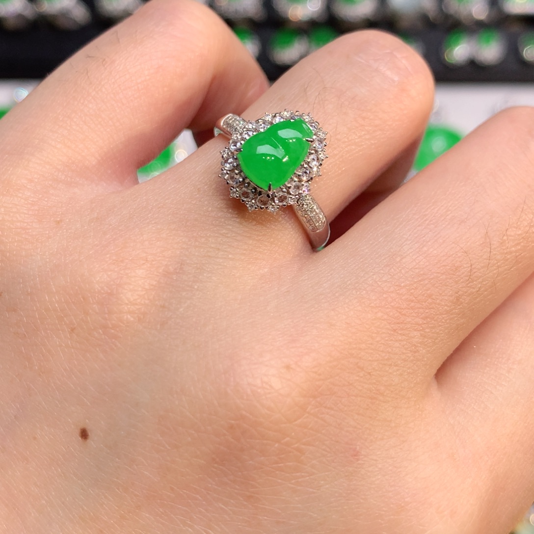 翡翠18K金镶嵌戒指