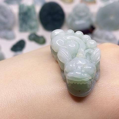 翡翠颈饰未镶嵌吊坠