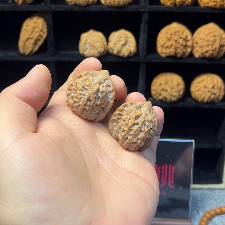 吊坠文玩核桃孔雀明王