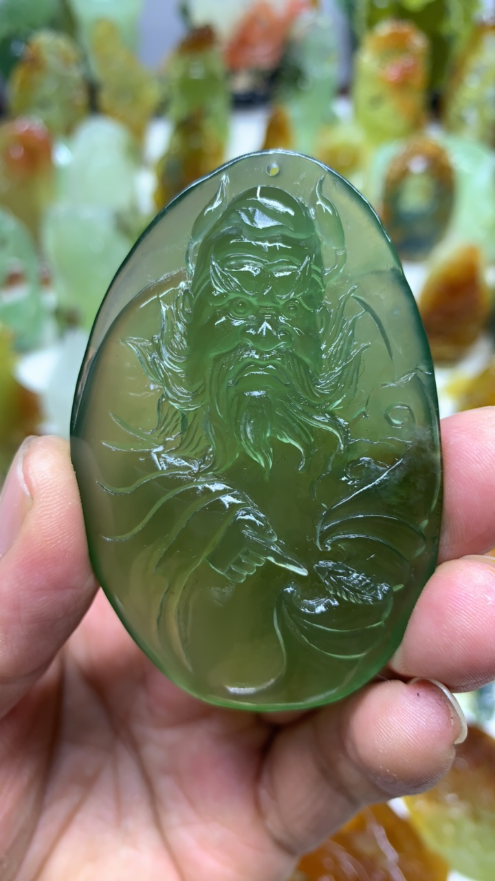 钟馗赐福挂件。采用天然岫玉180料子精雕而成