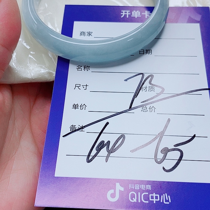 翡翠未镶嵌手镯（圆镯）